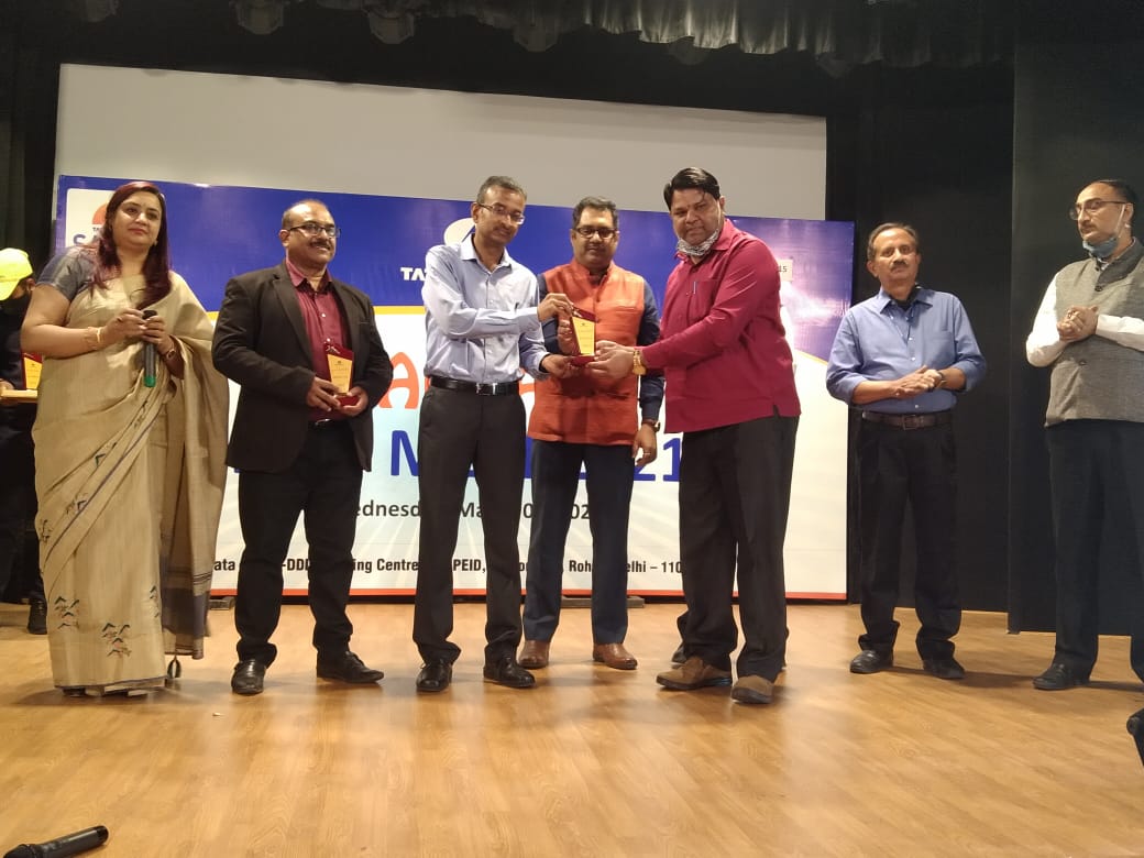 vssdelhi's tweet image. विकलांग सहारा समिति दिल्ली की कार्यकारिणी की ओर से संस्था के संस्थापक मुख्य कार्यकारी अधिकारी कपिल कुमार अग्रवाल को Tata Power Delhi distribution limited के सीईओ श्री गणेश श्रीनिवासन  द्वारा संस्था को बेस्ट एनजीओ performance अवार्ड नवाजा गया #vssd #kka #tpddl