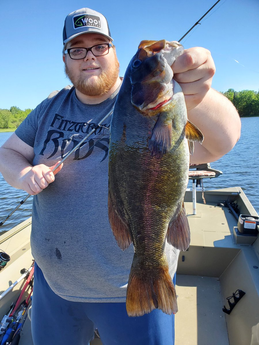BigShaneW's tweet photo. 🌞Sunshine + Smallies = My happy place!!😊

#myhappyplace #smallmouthbass #summervibes #wootungsten #fishingisacontactsport #nedhead #yumbaits #yumnedcraw @FitzgeraldRods #fitzgeraldrods #bassfishing #fishing #bluesky #gopro https://t.co/aRIcdBkUqF