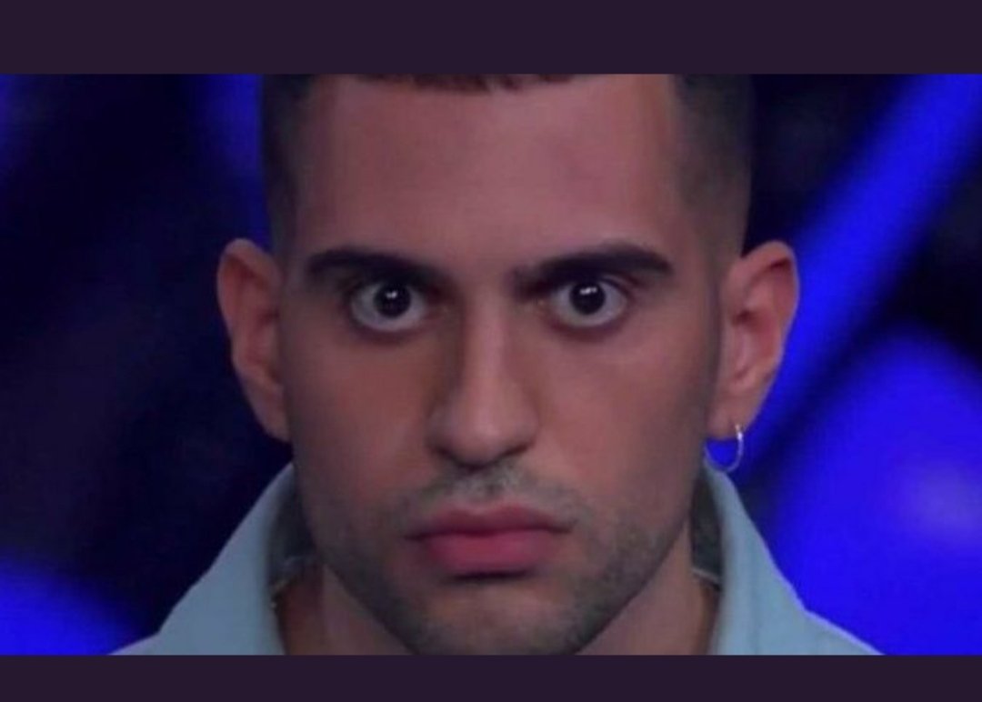 marrapesa's tweet photo. La faccia di Amadeus ogni volta che Ornella Vanoni parla: 
#SanremoMania #ornellavanoni https://t.co/dlo6N7c0bX