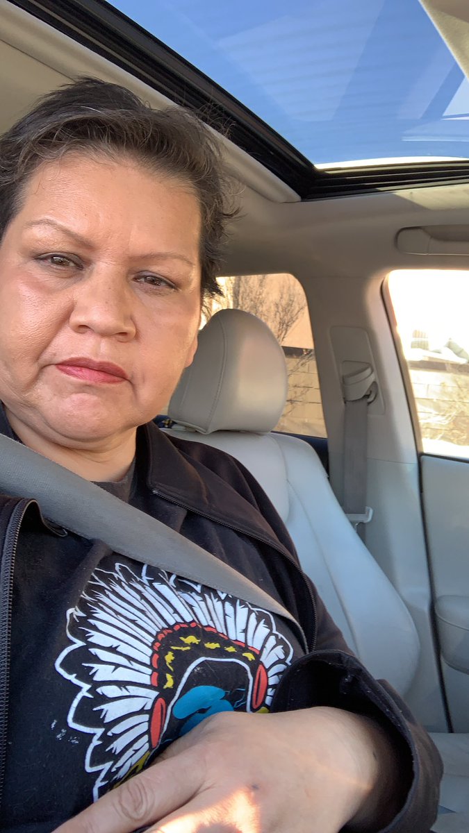 Renee_4Duluth's tweet photo. 37 degrees, shorts, open windows, no jackets, kids & parents filing out of the mall with plenty of shopping done. As I sit outside like an old mom waiting for my freshladies getting ready for high school w. New fits and etc #Denfeld #FreshHunters #CominAtYa! https://t.co/8wYq7hrO4W