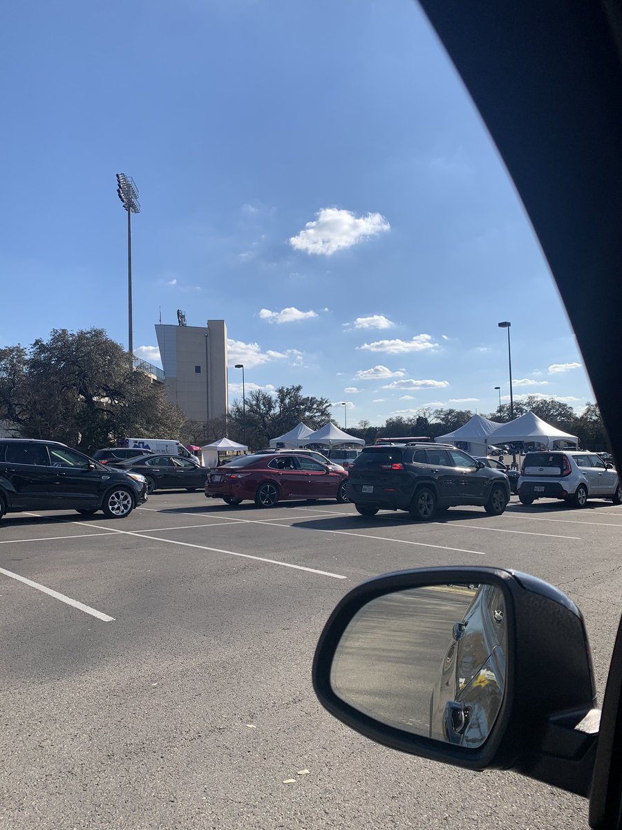 Super proud to see thousands getting vaccinated at Round Rock ISD’s own Kelly Reeves Stadium - especially since a bunch of these folks are school employees! Thanks to all the volunteers out here working so hard! #tookmyshot
