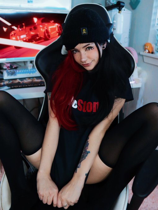 Watch Rusty Fawkes's leaked NSFW photo on TwXstars