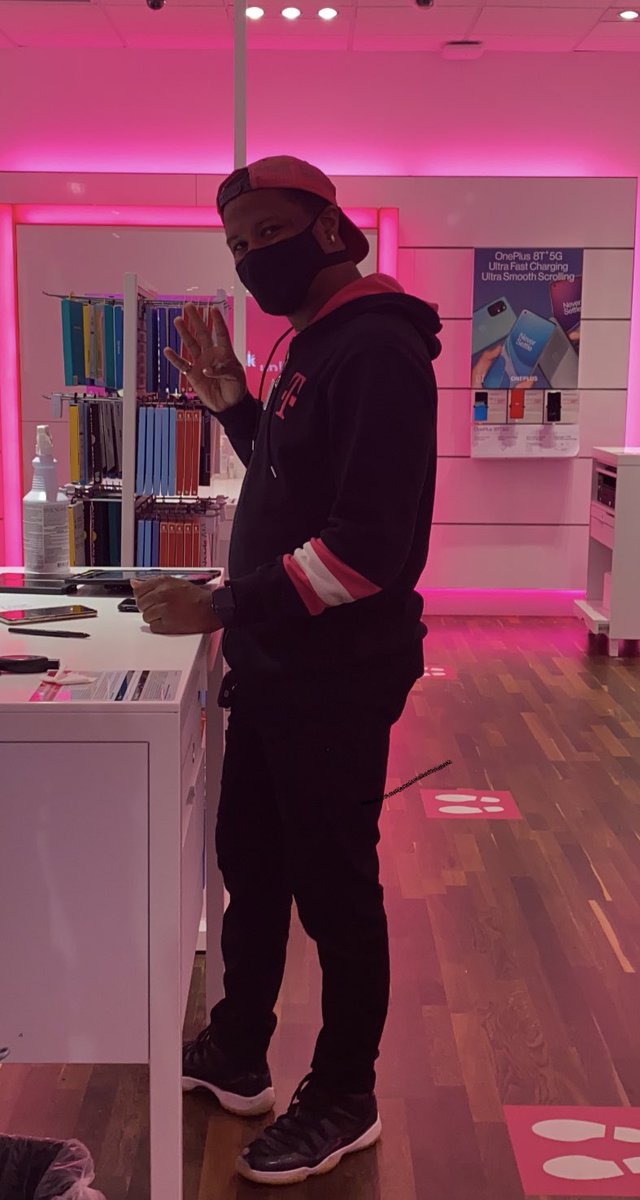 Happy Saturday from T-Mobile inside the Altamonte Mall we have Tabari hooking a customer switch for free with 4 TFB lines and 90 days of free service! Come see us for more awesome deals! <a href="/Ciso_29/">Cee</a> <a href="/Chase_Stamper/">Chase Stamper</a> @ANewCydni <a href="/SotoAmal/">Amal Soto</a>