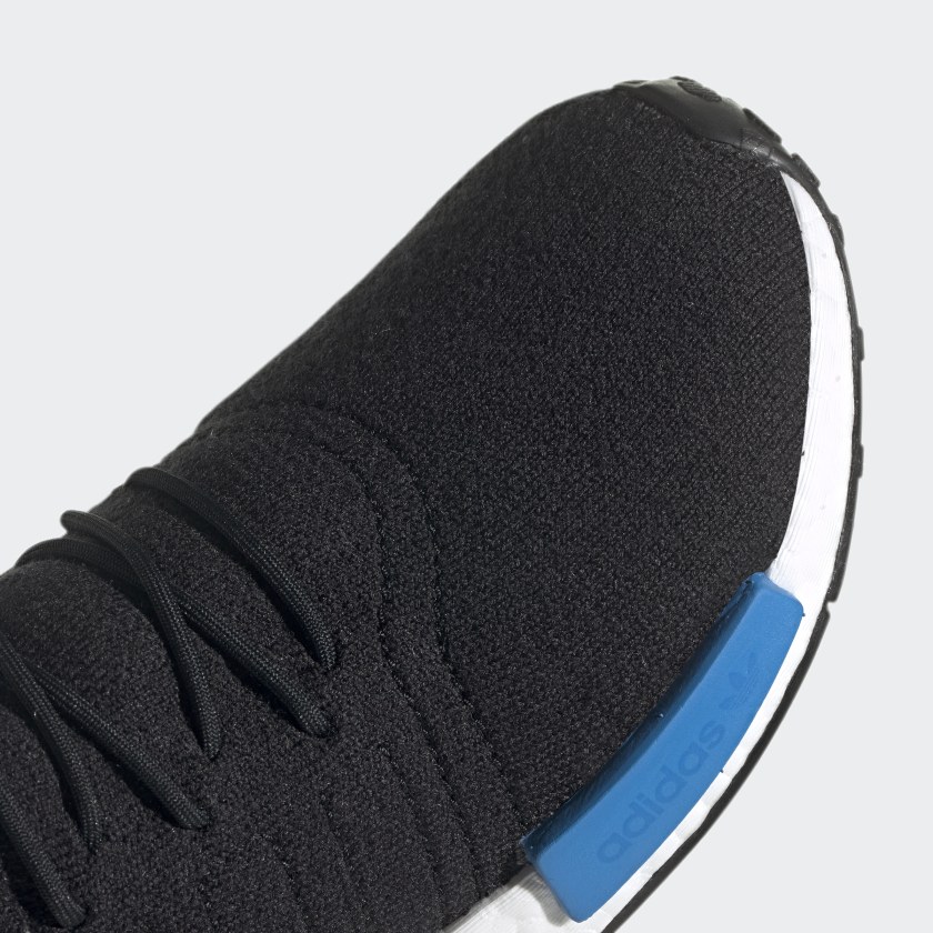 KicksDealsCA's tweet photo. An icon returns 👀

The adidas NMD_R1 in near-OG form will be returning to @adidasCA on March 11th with a Primeknit upper and signature red and blue midsole plugs 

Will you be going for a pair? 

Preview 👉 https://t.co/Vb4ejgfDjv https://t.co/bTnBmYbNZJ