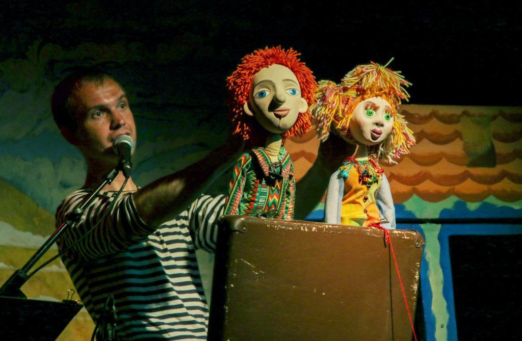 Робинзон крузо театр станиславского и немировича. Робинзон крузо 3 глава. Робинзон крузо спектакль. Робинзон крузо спектакль. Робинзон крузо спектакль.