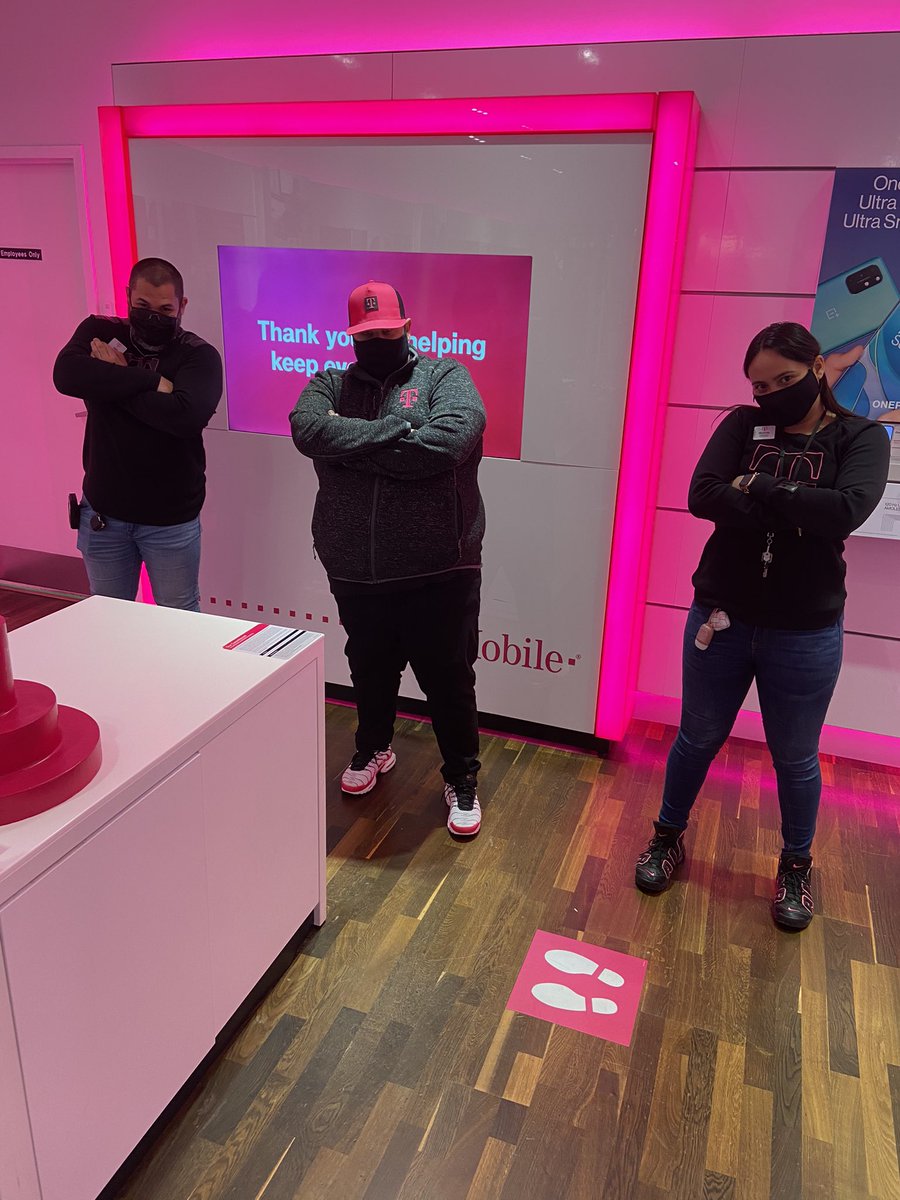 Nothing better than a dope picture with Orlando El Norte beast/best DM @OrlandoBeastDM emerging leaders making some noise here at #TMobile Altamonte Mall