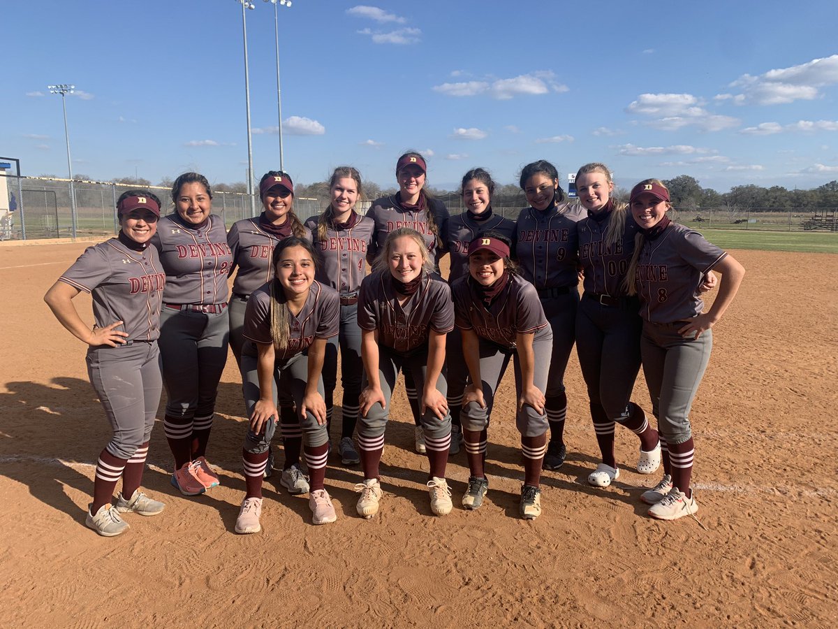 SoftballArabian's tweet photo. The Devine Arabians earned 2nd place at the Natalia Tournament going 3-0-1!!! Mackenzie Schneider was awarded All Tournament Selection for the Arabians!! 🥎🔥 https://t.co/K6OtDbe7ri