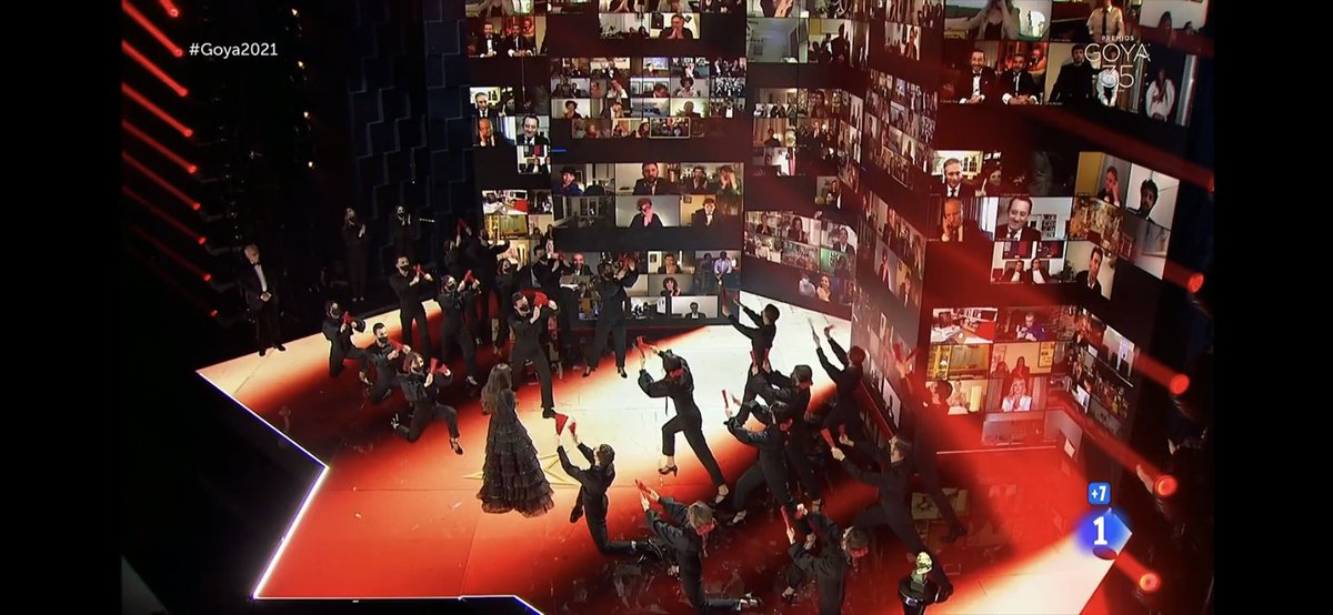 LauTeruel's tweet image. Ángela Molina es una diosa.
Qué fotografía más sublime. Técnicamente impecable la gala. #Goyas2021 #Goya2021 #PremiosGoya