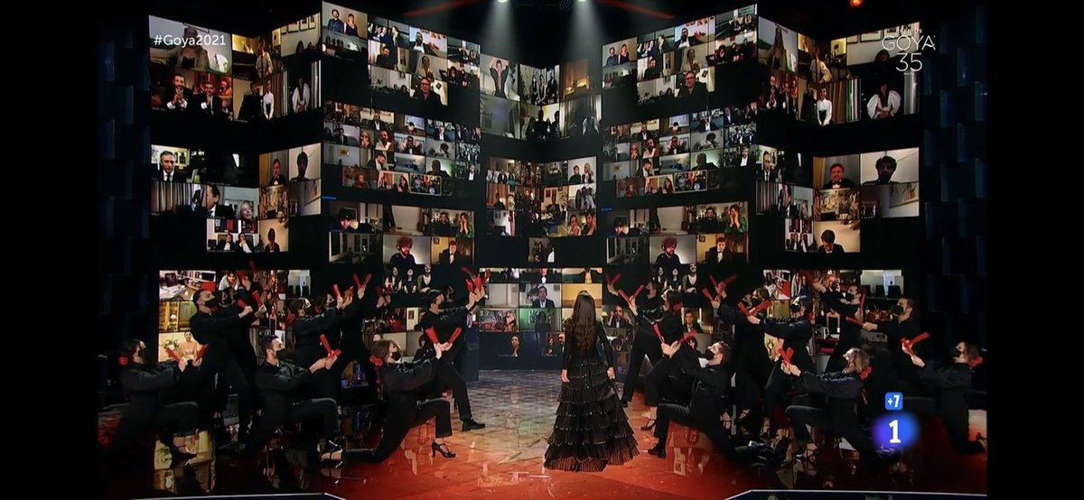 LauTeruel's tweet image. Ángela Molina es una diosa.
Qué fotografía más sublime. Técnicamente impecable la gala. #Goyas2021 #Goya2021 #PremiosGoya