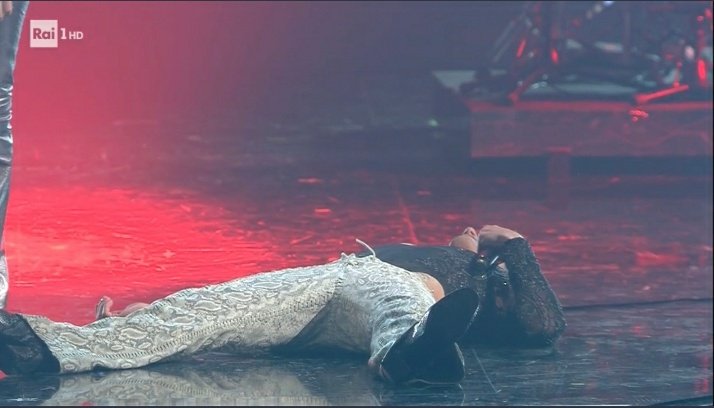 Viks_arale's tweet photo. Ogni volta io alla vista di Damiano #Sanremo2021 https://t.co/EIS35gkVfy