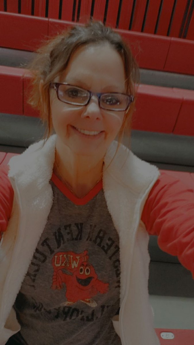 LMUNikki's tweet photo. #WKUGameFace #Bluegrasscell https://t.co/iJWrjRz91H