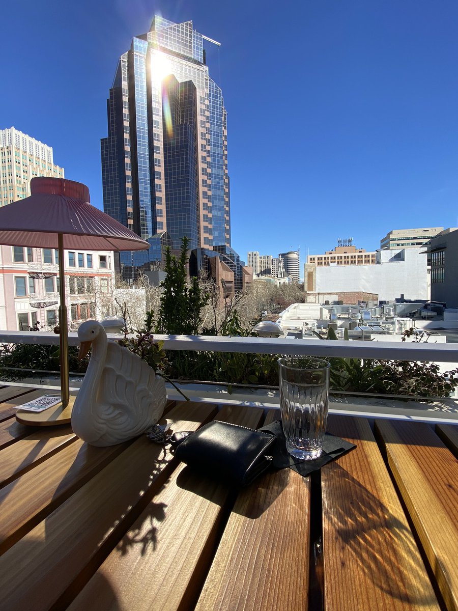_RyanKristopher's tweet photo. Nothing beats a lunch with this view. #DTSac #eatlocal #darlingaviary #DOCO https://t.co/vHwMx2JbUk