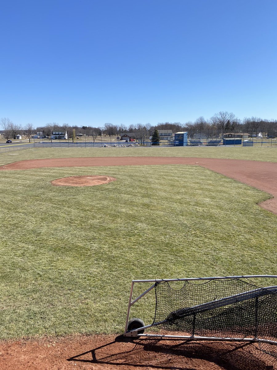 Jomez26's tweet photo. We got a lot of work on the field this week! Next week looks even better ☀️. Big THANK YOU to coaching legend, Coach Duane Holt, for helping us get the yard in shape. #Build1t https://t.co/OrzQlRdrQP