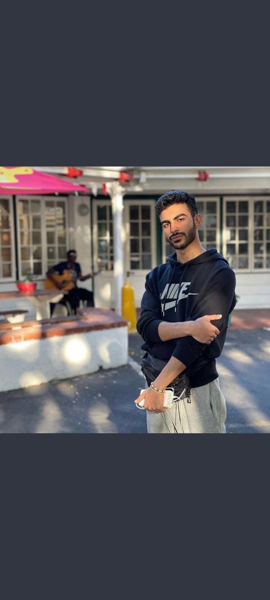 الي كنا نموت ضحك واحنا منحضرو صرنا نموت عياط لما نسمع اسمه 
لا اله الا الله 
الله يرحمو ويغفر له🖤🖤🖤