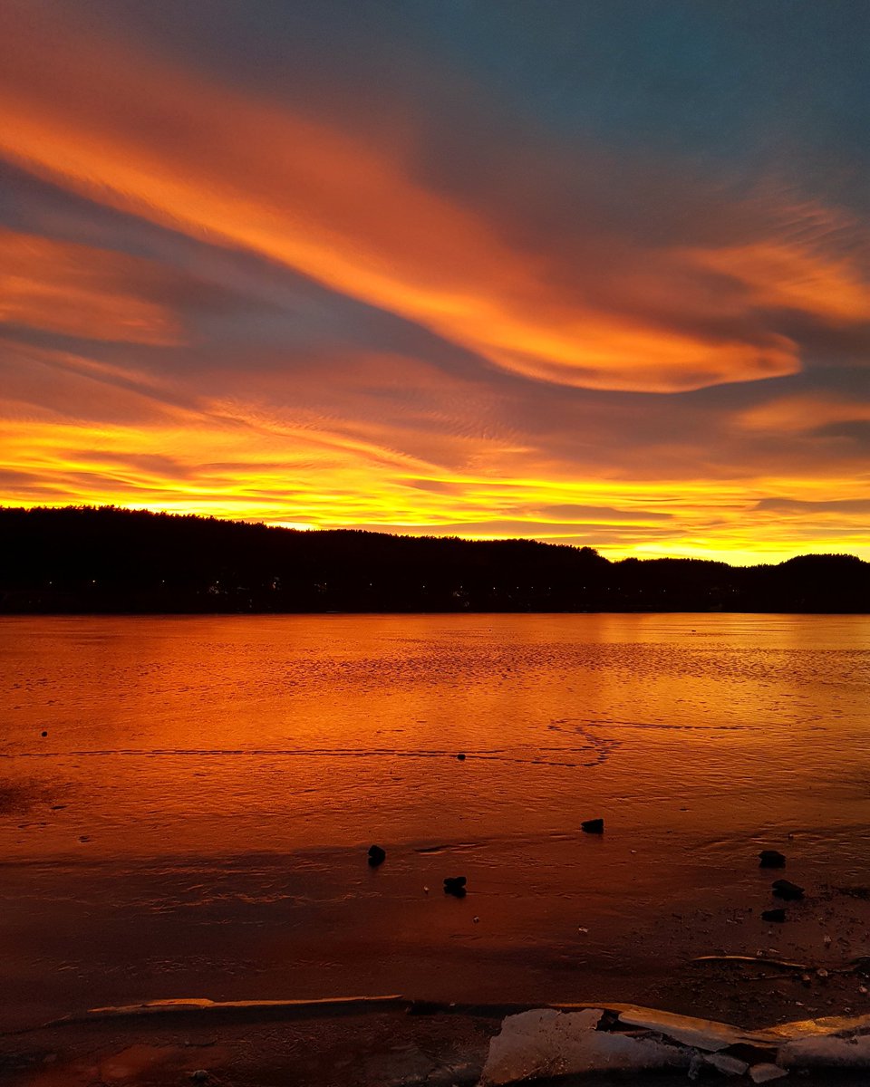 Barbroeftedal's tweet photo. Saturday 🌅❤ #sunset #farrisvannet #farrisbrua https://t.co/ux0FuohsKM
