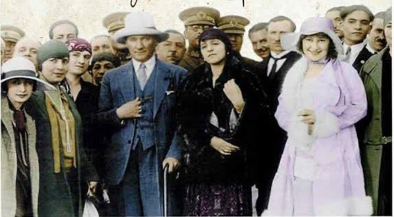 EY KAHRAMAN TÜRK KADINI, SEN YERDE SÜRÜNMEYE DEĞİL, OMUZLAR ÜZERİNDE GÖKLERE YÜKSELMEYE LAYIKSIN #KadinaSiddeteHayir