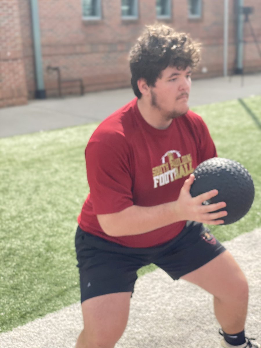 CoachZachPine's tweet photo. Big s/o to @bigka54 for coming out to work with our guys today 💪🏼💪🏼💪🏼 @SUMOROBINSON @SPaulding_FB https://t.co/eleOZgMpUI