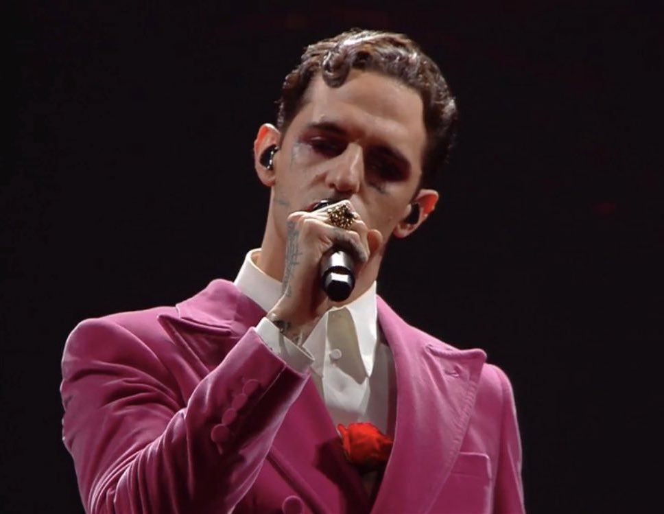 stranisbalzi's tweet photo. Dio benedica chi è.
Dio benedica chi gode.
Dio benedica gli incompresi.
Dio benedica chi se ne frega.
Dio benedica solo noi, esseri umani.

Achille Lauro GRAZIE #Sanremo2021 https://t.co/Zrh0ZyV6Mh