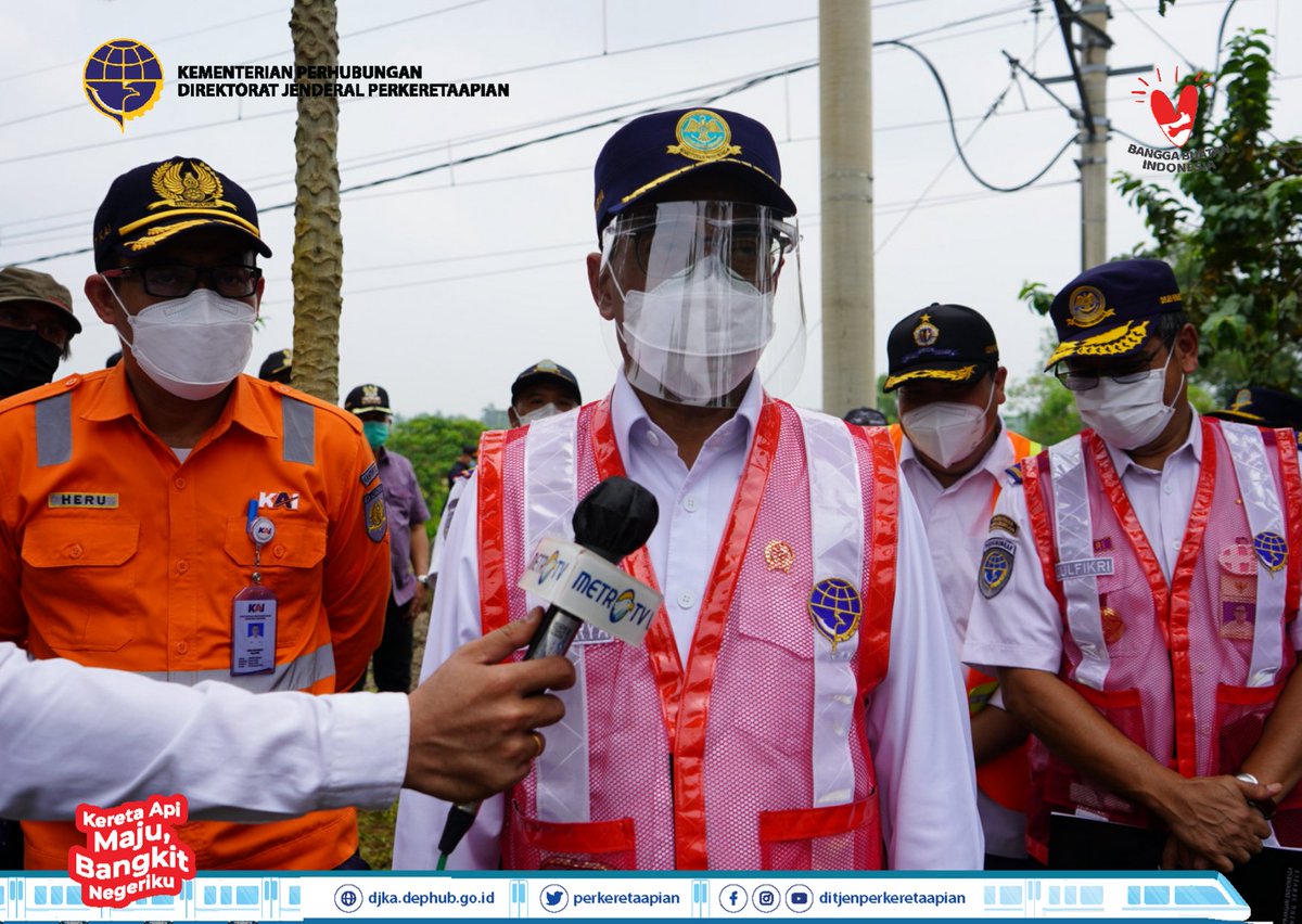 perkeretaapian's tweet photo. Hai #SahabatDJKA (6/3) Direktur Jenderal Perkeretaapian mendampingi Menteri Perhubungan meninjau rencana lokasi pembangunan Stasiun Jatake. Lokasi Stasiun Jatake berada di lintas Stasiun Tanah Abang - Merak pada KM 37+045 atau antara Stasiun Cicayur-Stasiun Parung Panjang. https://t.co/ucEhmv2Okd