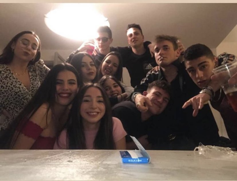 iinmaa99's tweet photo. Un año de estar todos juntos, felices y sin pandemia 😷💔 #apezzi #noncapiscosonoerasmus https://t.co/WwQEZFroIk