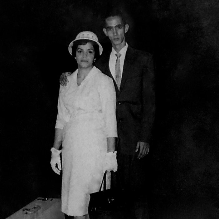 rafaesq's tweet photo. All of the beautiful photos of #dv2020 arriving in the US remind me of the photo of my grandmother leaving the Dominican Republic for New York City in 1961 with nothing but a suitcase. Grandpa and my dad came later. Such a strong woman. https://t.co/MlWVPrp6zQ
