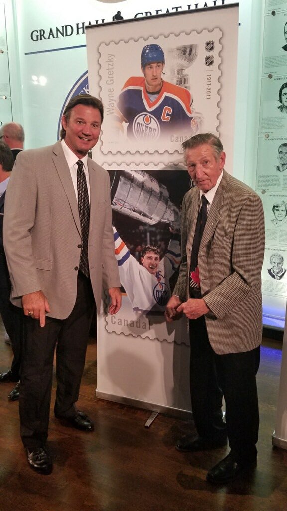 MKrushelnyski's tweet photo. Walter, we will definitely miss you. 

#RIPWalterGretzky @NHLAlumni @EdmontonOilers https://t.co/KXyac5Kswp