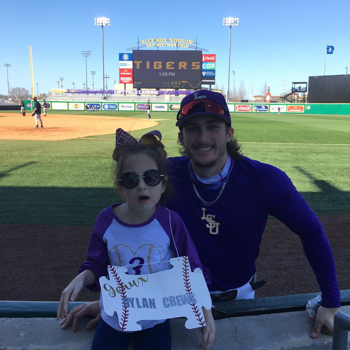 RobbieWhiteLSU's tweet photo. Experts say that @__dc4__ has a very high ceiling for how good of a baseball player he can be, well as far as the type of person he is.... there’s not many better. Took time during pregame and postgame to make my autistic daughter’s day. #autismawareness #ClassAct #ForeverLSU https://t.co/Y4CLlmLrS8