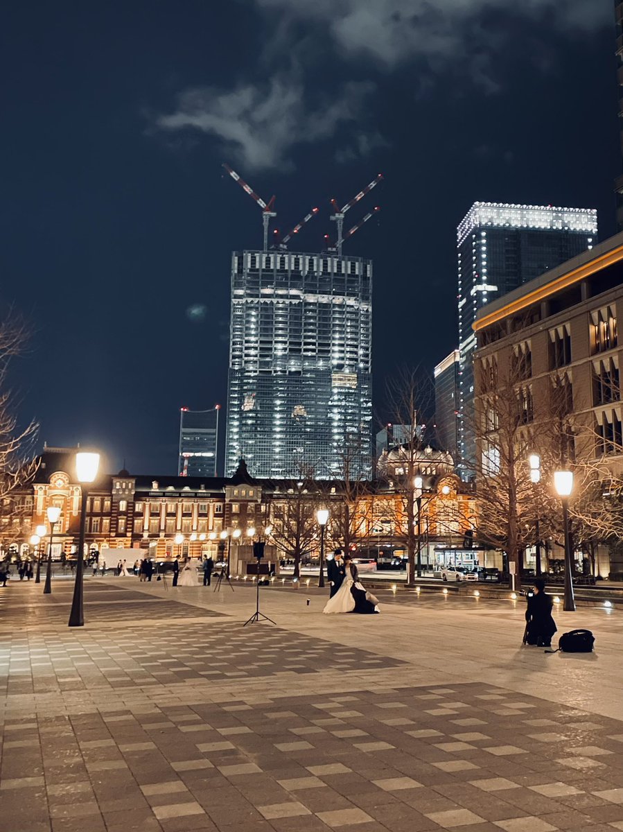 東京駅のウェディングフォト 一度に撮影してる人が多すぎてまるで目の錯覚みたいになってる コスイベ会場かな Togetter 東京駅のウェディングフォト 一度に撮影してる人が多すぎてまるで目の錯覚みたいになってる コスイベ会場かな Togetter