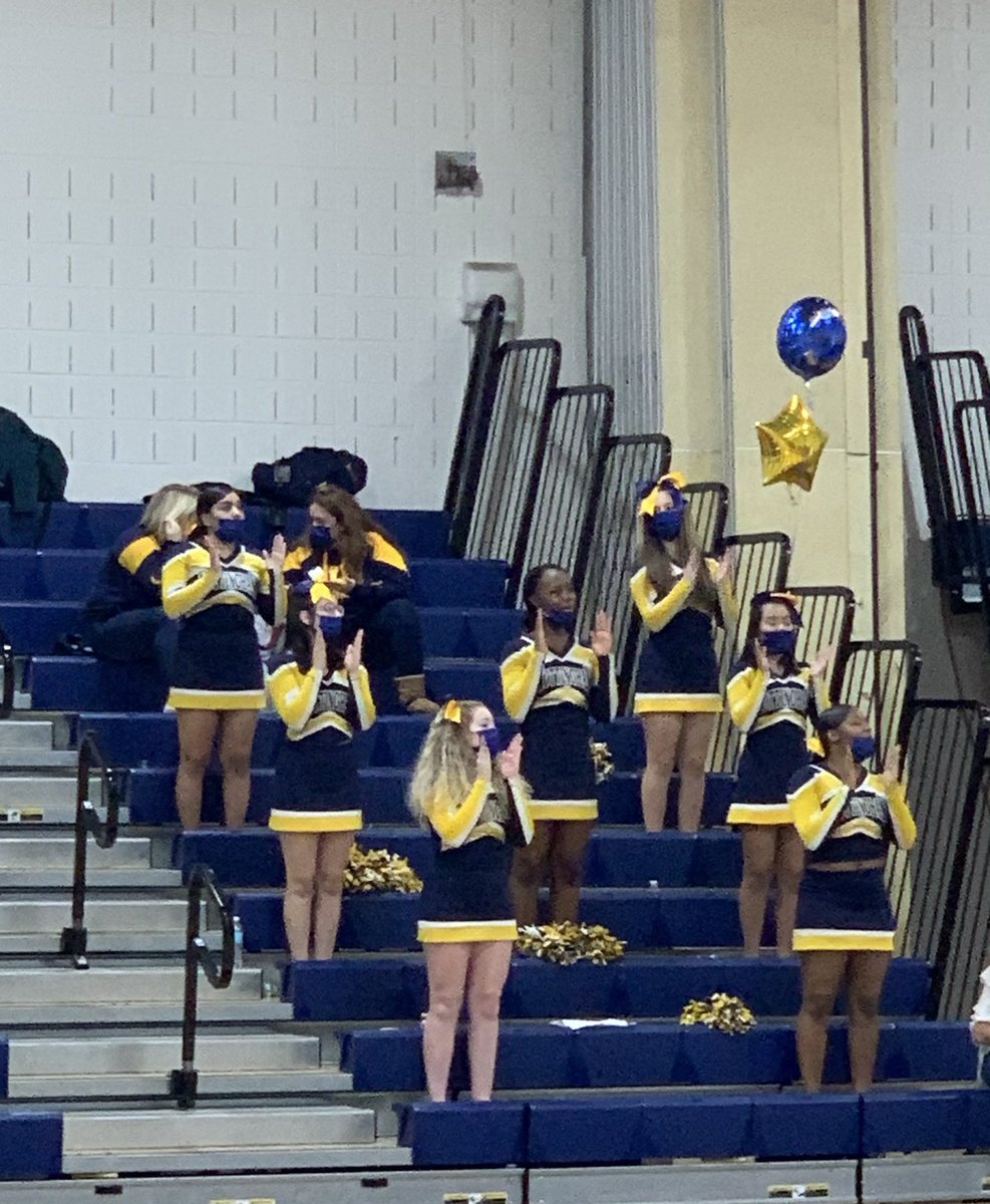 MrsDawnWhiteNHS's tweet image. 💛💙AWESOME SEASON LADIES!! YOUR SPIRIT FILLED THE GALAXY!! GOOD LUCK TO OUR SENIORS!! 💙💛 @HTSD_Nottingham @BigDawgAD @NottinghamCheer