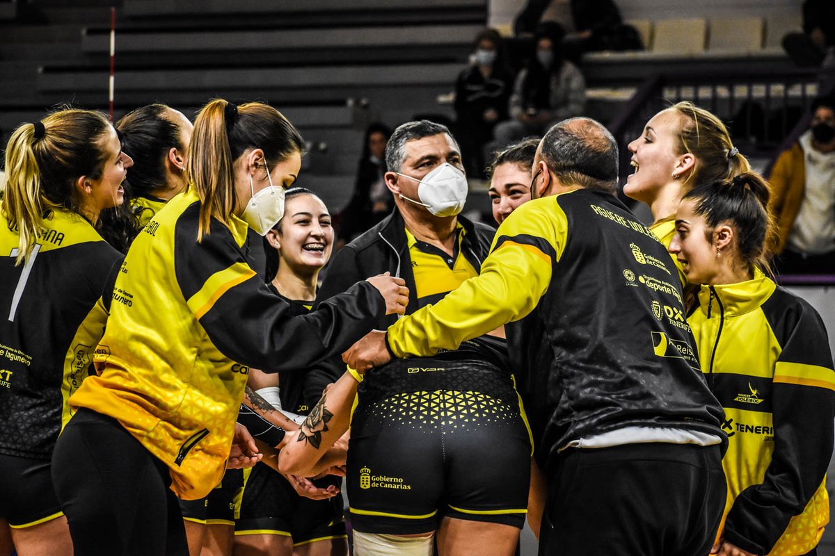 CVAguereVoley's tweet photo. ✅Tercera consecutiva para la escuadra aurinegra

🔸Las laguneras superan 3-0 (25-18/25-23/25-23) al conjunto almeriense y acortan puntos con los primeros puestos.

📲Leer crónica: https://t.co/j8YVBJSO8M

#GuerrerasAurinegras🐝 #AguereAVG🆚 https://t.co/xa0LS9S8Yp