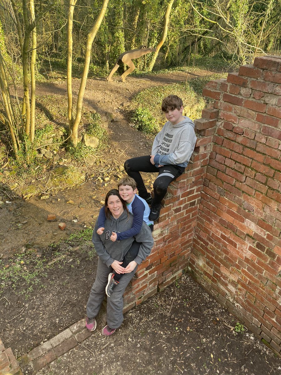 DaddyPerry's tweet image. Got up late, shopped, watched footy, climbed, played footy (yes, really, parts of me hurt that I didn’t know I still had!), cooked, set fire to Christmas tree 🎄 &amp;amp; sat outside in shorts til 10pm enjoying said 🔥 . #standard Saturday for us. #JustLive #EmbraceTheRandom #familytime