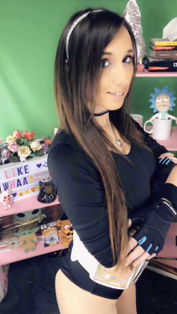 WartTheWizard's tweet photo. LIVE in 1 hour!! CG LADIES NIGHT with @Charlies_London & @fyzzgiggidy!! You should definitely come by! It’s ladies wrestling night! 💪
📺 https://t.co/g0kYfmuUhS
#WWE #GLOW #CGLADIES https://t.co/ldSiGA9uXc