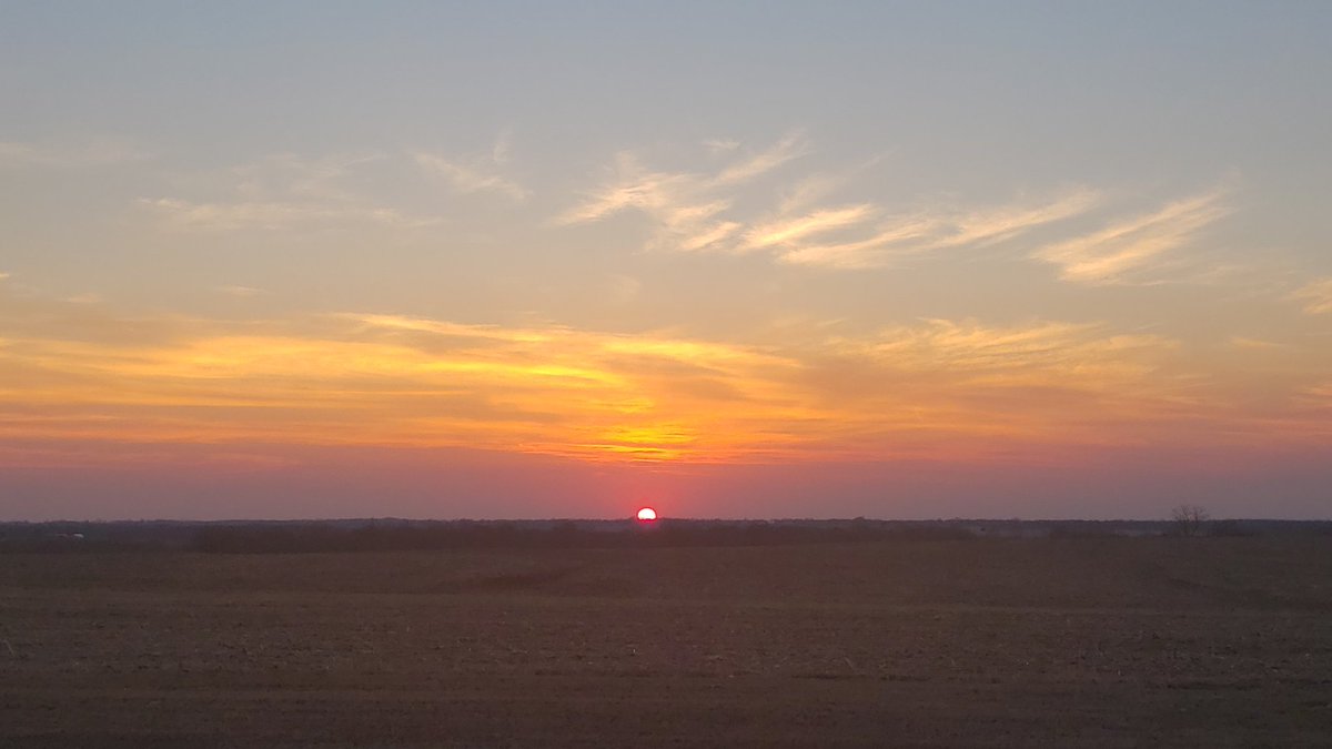 mindydohrman's tweet photo. Happy Saturday everyone!! What a great sunset tonight!! @dohrman_adam #sunsetridge https://t.co/Hl8vmKyP7q