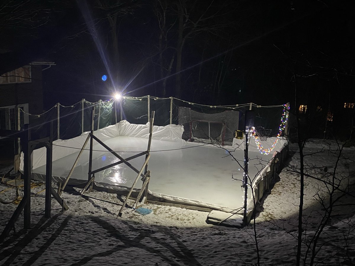 #waltersrink RIP Walter Gretzky Hockey Night in Freddy Beach