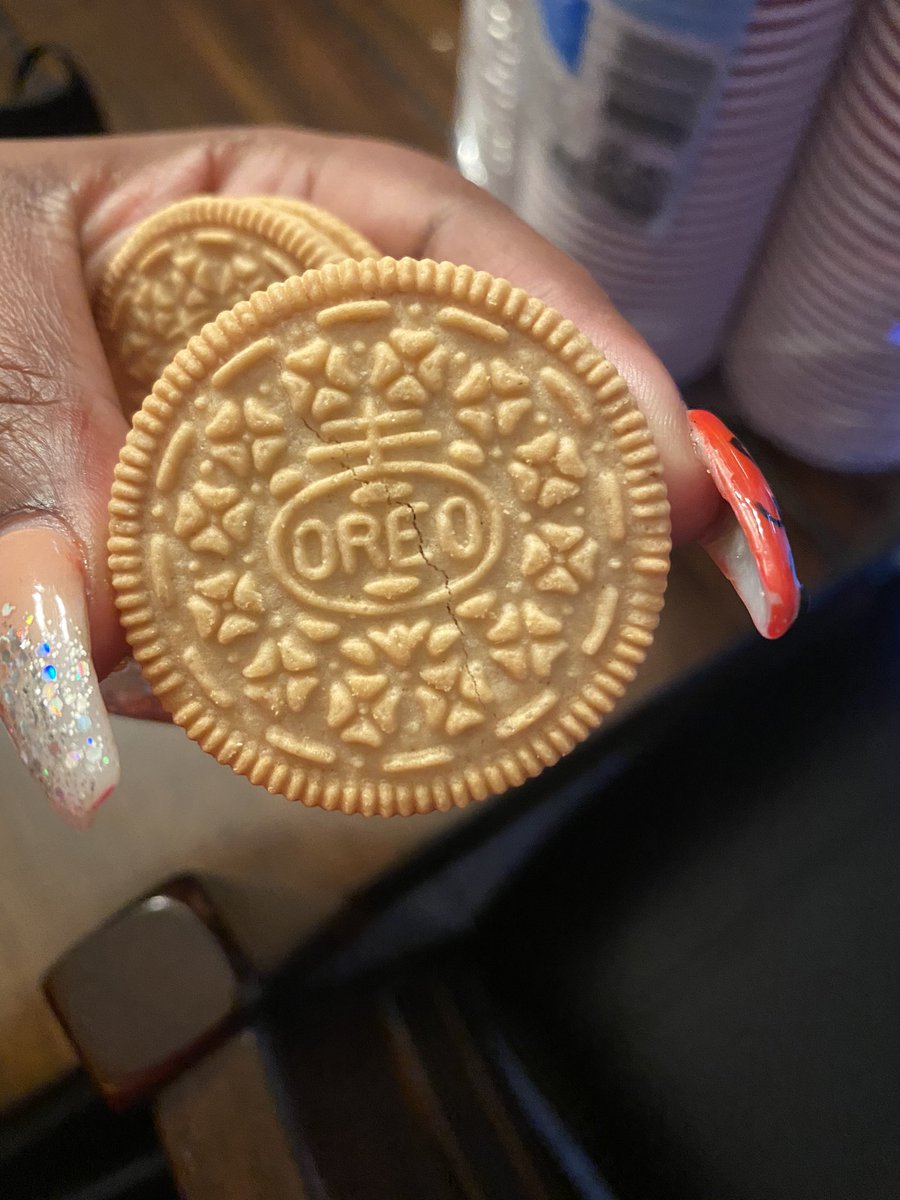 girlconductor's tweet photo. FAT STAT!
Today I want to honor the person at @nabisco who said let’s make the @Oreo Golden! I don’t know what possessed you to do it- but I’m so glad you did! Bless him or HER Lord! Bless them ALL NIGHT LONG!!
#goldenoreo #ThankYaFather https://t.co/NbZ5HEiNlv