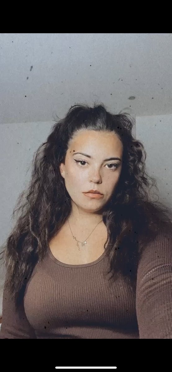 Melissa_Saphire's tweet image. Hoy me salió por primera el eyeliner, no está perfecto pero me conformo. 🥳✨.  + #curlyVibes.