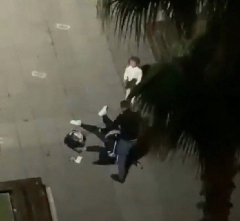 19 ay önce anne lütfen ölme diyen 10 yaşındaki ufacık bir kız ve bugün vurmaması için yalvaran yine ufacık bir kız.İsimler farklı senaryo hep aynı.  #KadinaSiddeteHayir