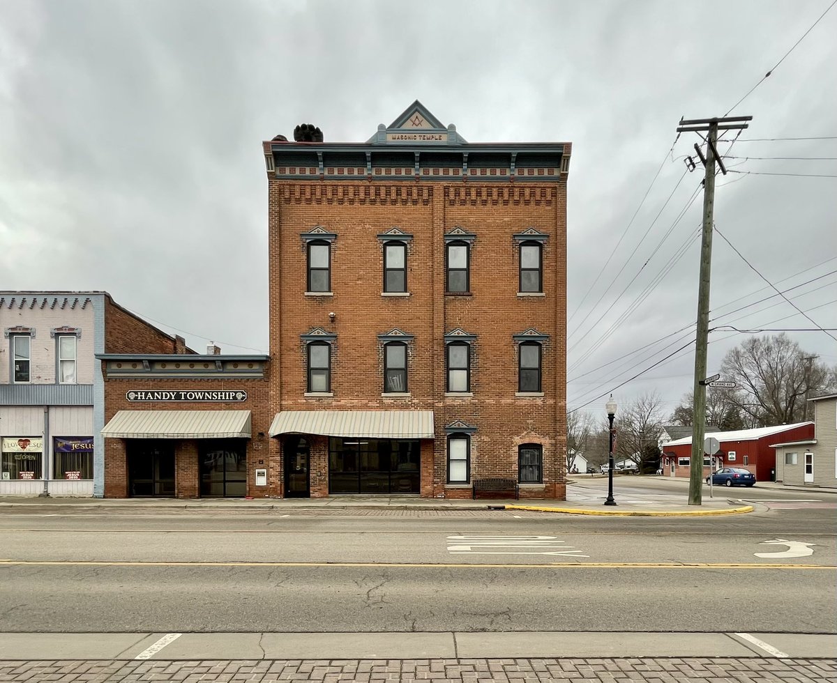 JoshLipnik's tweet photo. Downtown Fowlerville, MI https://t.co/uHnyMDmS0I
