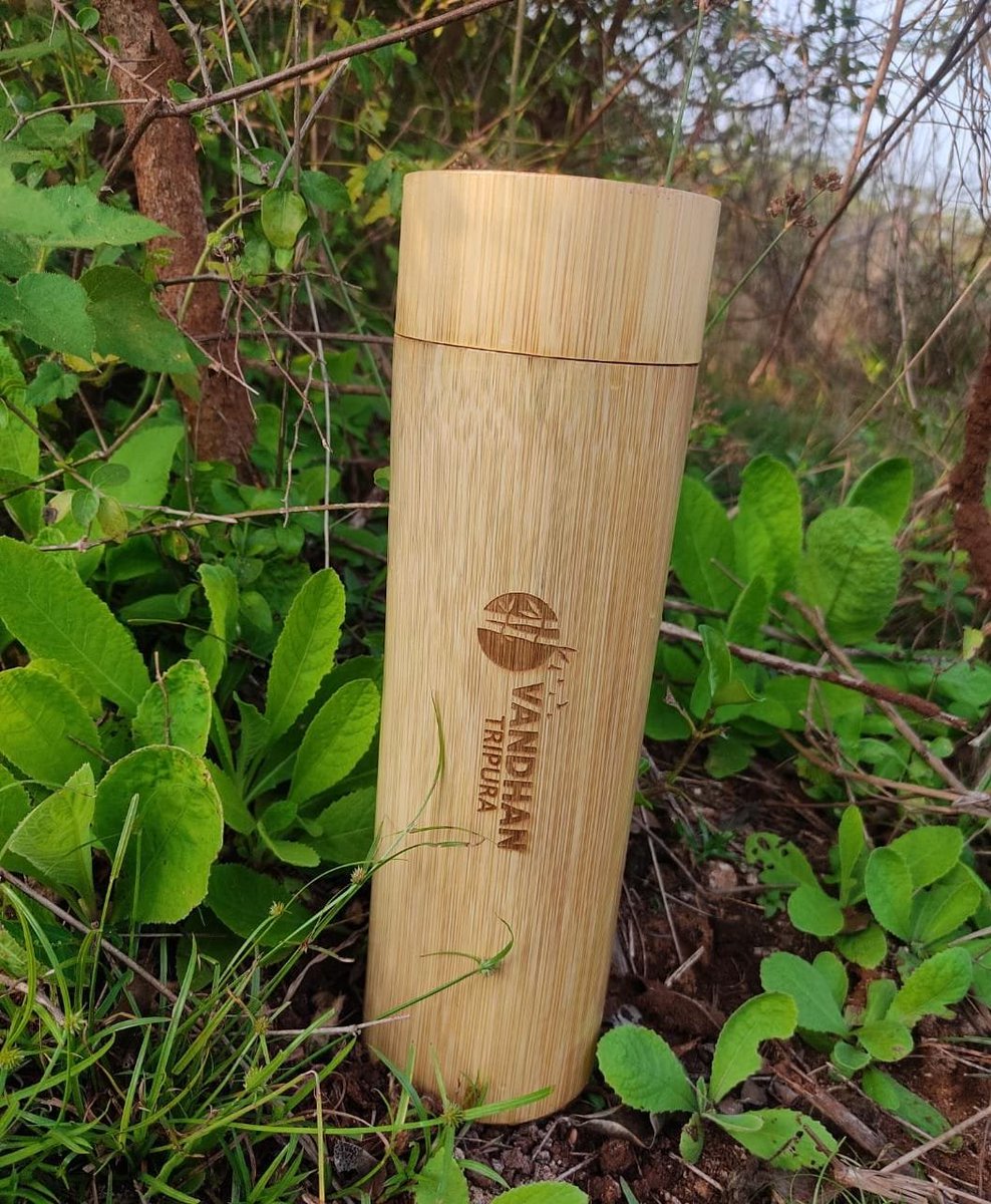 modernminia's tweet photo. Vandhan tripura #ecofriendly, #handcrafted by the tribal artisans of #Tripura, #organic, #healthy #bamboo copper #water bottles. 
#perfect #sustainable alternative to #plastic bottles. 
#saveEarth 
#saynotoplastic
#vandhan
#giftideas 
#Delhi 
#MakeInIndia https://t.co/BfYUPd1ogV