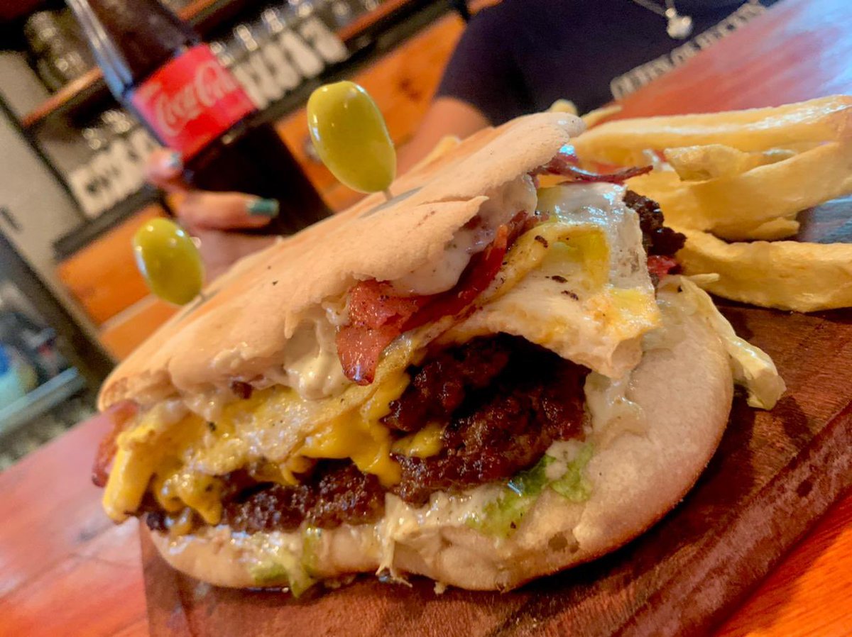 H A M B U R L O M O 💣😍 

Lo nuevo ... 

#whatzzapideliveryoficial
ARTESANOS EN LOMOS 🤲
🐦Tw 👉🏻/Whatzzapideliv1
☎ TEL: 4725825 
Martes a Domingos  ✌🏻 20:30 a 00 hs 🕕
Pedí por acá 📲👇🏻

wa.me/5493515297639