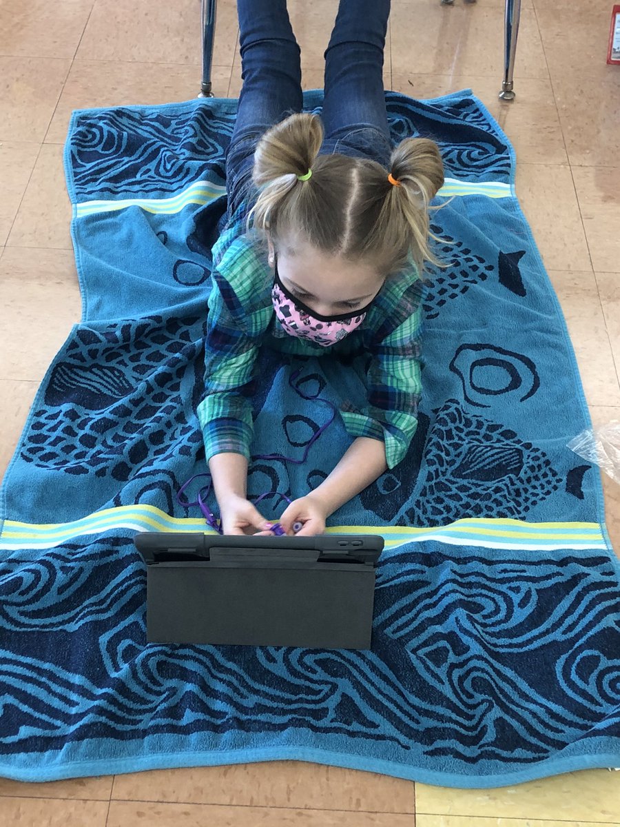 gmbitonti's tweet photo. RAZ Across America???  📖🏖❤️ #mustangpride @NicoleFoulksEMK https://t.co/VU3EJ0qZ07