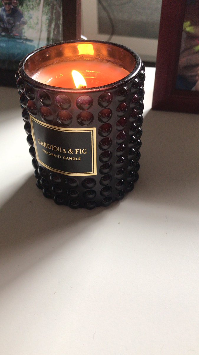 resaday's tweet image. Why does my candle look like it enjoys #SNM ? 🤔🤭 #Ribbed