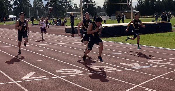 KeimTimeFB's tweet photo. Totally cool today to see PLU host a Track & Field meet. Couple FB dudes jumped in the 100m 😎#FastFierce #GoLutes #FunkyBunch #DenyTheSky https://t.co/SpLDzzpxmt