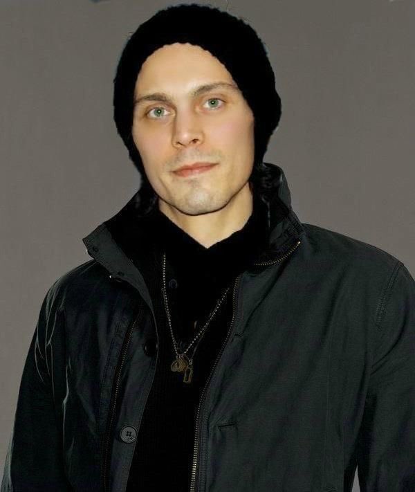 I have been obsessed with Ville Valo since i was 12 and I s2g I will meet this man and ruin all other women for him!! I will get my fat ass on a red eye to Helsinki and pound his door down and then go to pound town on him!!!! This is not a goal, IT IS A PROMISE! https://t.co/bjWx2Mm702