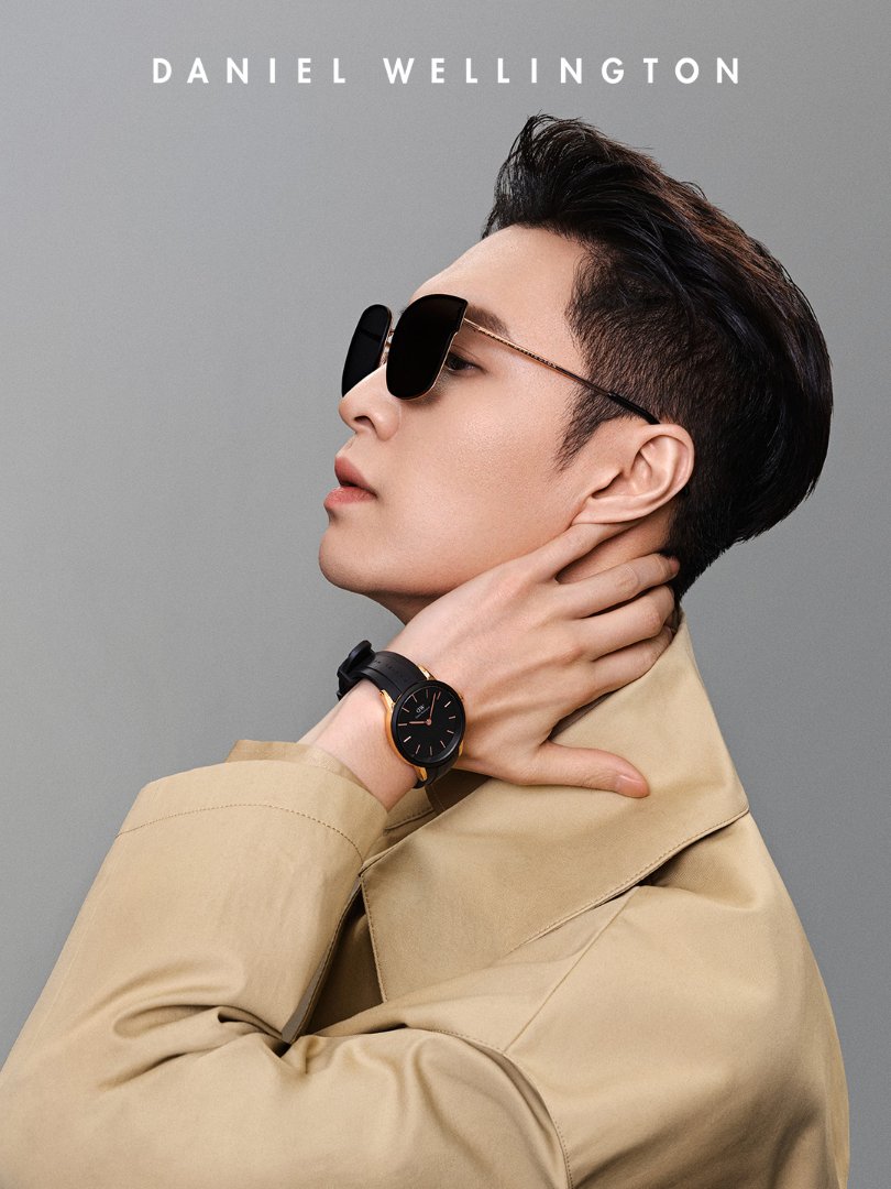 knockknock_0408's tweet photo. LAY from DanielWellington weibo
@weareoneEXO https://t.co/7Eg4dSSM8r