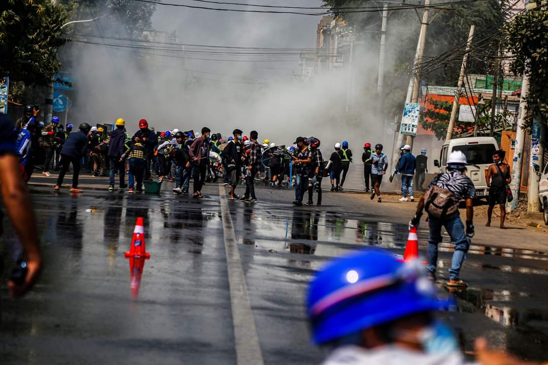 Today at Mandalay :Anti-coup peaceful protesters are cracked down brutally by Police and Military Terrorists this morning.For now ,more than 40 students are under arrest and some are still running for help!

R2P FOR MYANMAR
#WhatsHappeningInMyanmar
#Mar7Coup