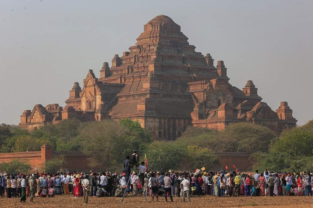 Now!!The junta army is shooting in UNESCO city Bagan.Current situtation,The civilians in Bagan are running to hide their shoot and one young boy was injured by their shot.
#SaveMyanmar 
#RejectMilitaryCoup 
#R2PForMyanmar 
#WeSupportDrSasa
#WeSupportCRPH