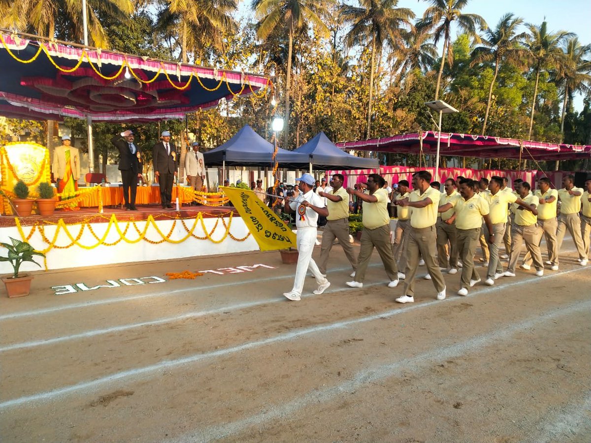 SPHassan2's tweet photo. ಹಾಸನ ಪೊಲೀಸ್ ವಾರ್ಷಿಕ ಕ್ರೀಡಾ ಕೂಟ-2020 ರ ಸಮಾರೋಪ ಸಮಾರಂಭವನ್ನು ಮಾನ್ಯ ಐಜಿಪಿ, ದಕ್ಷಿಣ ವಲಯ ರವರು ಉದ್ಘಾಟಿಸಿದರು ಹಾಗೂ ವಿಜೇತರಾದ ಅಧಿಕಾರಿ ಹಾಗೂ ಸಿಬ್ಬಂದಿರವರಿಗೆ ಬಹುಮಾನಗಳನ್ನು ವಿತರಿಸಿದರು. ಮಾನ್ಯ ಎಸ್.ಪಿ ಹಾಸನ, ಎ.ಎಸ್.ಪಿ ಹಾಸನ ಹಾಗೂ ಅಧಿಕಾರಿ  ಮತ್ತು ಸಿಬ್ಬಂದಿರವರು ಪಾಲ್ಗೊಂಡಿದ್ದರು. 
@IGP_SR_Mysuru https://t.co/lLrsH6uhbx