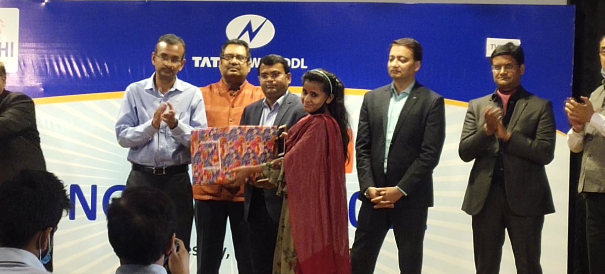 vssdelhi's tweet image. रोहिणी सेक्टर 11 दिल्ली में टाटा पावर दिल्ली डिसटीब्यूशन लिमिटेड द्वारा आयोजित एनजीओ meet में विकलांग सहारा समिति दिल्ली के best टीचर में कुमारी नजराना सिलाई टीचर बवाना एवं संतोष मंगोलपुरी सेंटर को awards से नवाजा गया #vssd #kka #tpddl