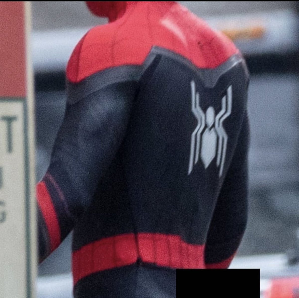 New #SpiderManNoWayHome set photos show off more of the suit